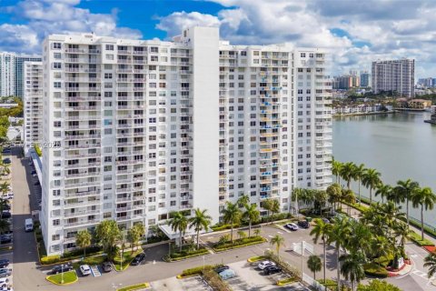 Copropriété à louer à Aventura, Floride: 1 chambre, 99.03 m2 № 1991074 - photo 2