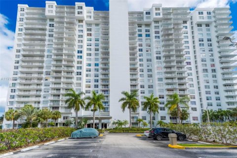 Copropriété à louer à Aventura, Floride: 1 chambre, 99.03 m2 № 1991074 - photo 23