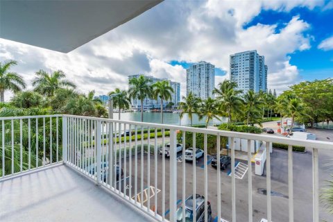 Copropriété à louer à Aventura, Floride: 1 chambre, 99.03 m2 № 1991074 - photo 13