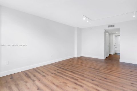Copropriété à louer à Aventura, Floride: 1 chambre, 99.03 m2 № 1991074 - photo 9
