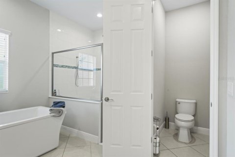 House in New Port Richey, Florida 6 bedrooms, 434.04 sq.m. № 1905468 - photo 22