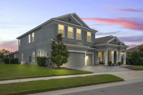 House in New Port Richey, Florida 6 bedrooms, 434.04 sq.m. № 1905468 - photo 3