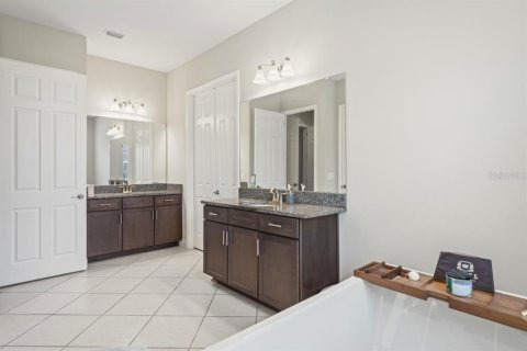 House in New Port Richey, Florida 6 bedrooms, 434.04 sq.m. № 1905468 - photo 21