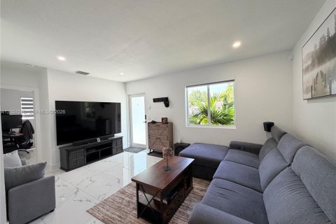 Купить виллу или дом в Майами, Флорида 3 спальни, 106.84м2, № 2168118 - фото 5