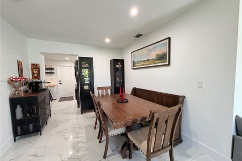 Купить виллу или дом в Майами, Флорида 3 спальни, 106.84м2, № 2168118 - фото 8