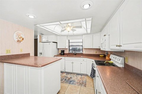 Condo in Cocoa Beach, Florida, 3 bedrooms  № 2142442 - photo 16