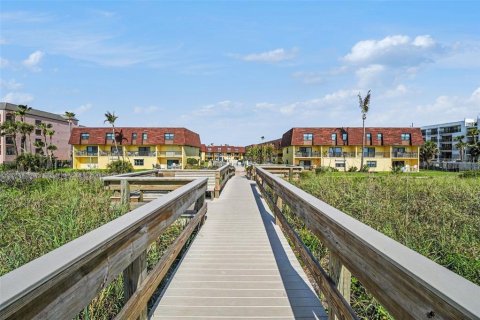 Condo in Cocoa Beach, Florida, 3 bedrooms  № 2142442 - photo 5