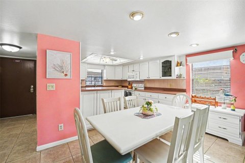 Condo in Cocoa Beach, Florida, 3 bedrooms  № 2142442 - photo 14