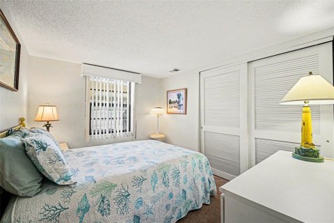 Condo in Cocoa Beach, Florida, 3 bedrooms  № 2142442 - photo 19