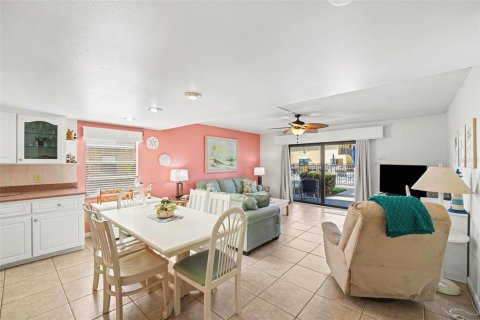 Condo in Cocoa Beach, Florida, 3 bedrooms  № 2142442 - photo 13