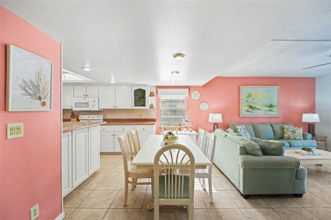 Condo in Cocoa Beach, Florida, 3 bedrooms  № 2142442 - photo 12