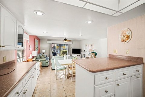 Condo in Cocoa Beach, Florida, 3 bedrooms  № 2142442 - photo 15