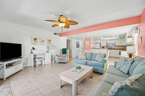 Condo in Cocoa Beach, Florida, 3 bedrooms  № 2142442 - photo 11