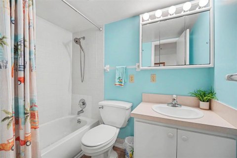 Condo in Cocoa Beach, Florida, 3 bedrooms  № 2142442 - photo 26
