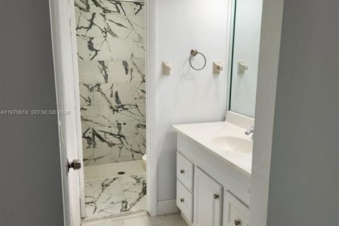 Townhouse in Miramar, Florida 2 bedrooms, 98.48 sq.m. № 2031322 - photo 24