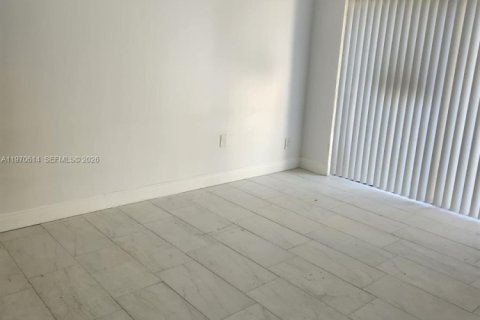 Townhouse in Miramar, Florida 2 bedrooms, 98.48 sq.m. № 2031322 - photo 17