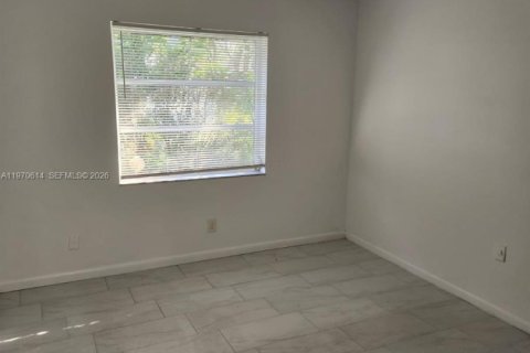 Townhouse in Miramar, Florida 2 bedrooms, 98.48 sq.m. № 2031322 - photo 9