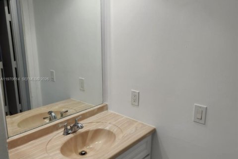 Townhouse in Miramar, Florida 2 bedrooms, 98.48 sq.m. № 2031322 - photo 6