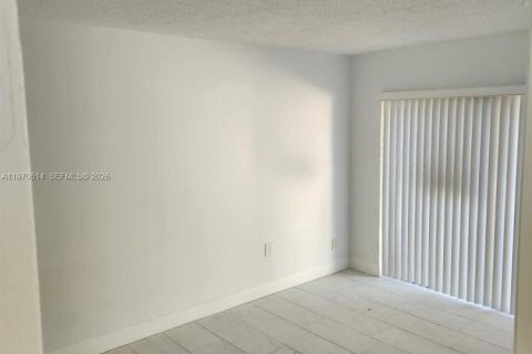 Townhouse in Miramar, Florida 2 bedrooms, 98.48 sq.m. № 2031322 - photo 19