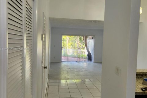 Townhouse in Miramar, Florida 2 bedrooms, 98.48 sq.m. № 2031322 - photo 11