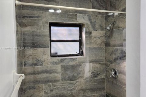 Townhouse in Miramar, Florida 2 bedrooms, 98.48 sq.m. № 2031322 - photo 8