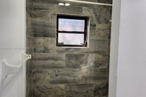 Townhouse in Miramar, Florida 2 bedrooms, 98.48 sq.m. № 2031322 - photo 27