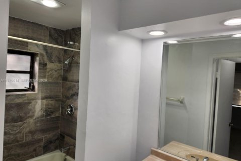 Townhouse in Miramar, Florida 2 bedrooms, 98.48 sq.m. № 2031322 - photo 7