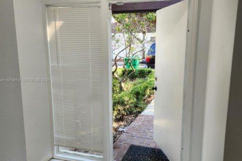 Townhouse in Miramar, Florida 2 bedrooms, 98.48 sq.m. № 2031322 - photo 5