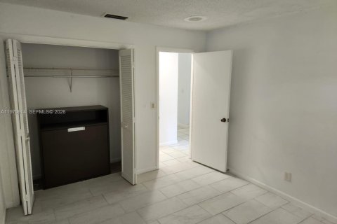 Townhouse in Miramar, Florida 2 bedrooms, 98.48 sq.m. № 2031322 - photo 10