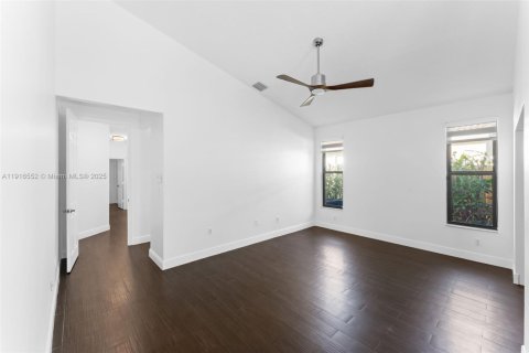 Купить виллу или дом в Мирамар, Флорида 3 спальни, 176.98м2, № 1973910 - фото 15