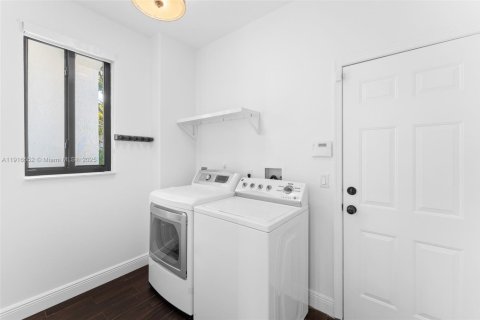 Купить виллу или дом в Мирамар, Флорида 3 спальни, 176.98м2, № 1973910 - фото 23