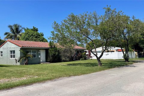 Immobilier commercial à vendre à Hollywood, Floride: 155.7 m2 № 1857160 - photo 2