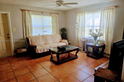 Immobilier commercial à vendre à Hollywood, Floride: 155.7 m2 № 1857160 - photo 18