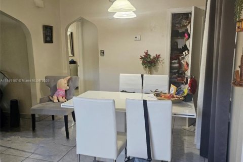 Immobilier commercial à vendre à Hollywood, Floride: 155.7 m2 № 1857160 - photo 13