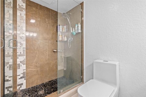 Condo in Hallandale Beach, Florida, 2 bedrooms  № 1938151 - photo 20