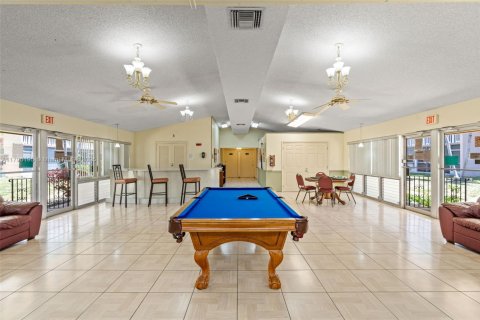 Condo in Hallandale Beach, Florida, 2 bedrooms  № 1938151 - photo 29