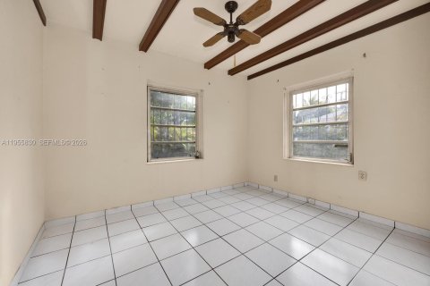 Commercial property in Miami, Florida 197.51 sq.m. № 2009832 - photo 11