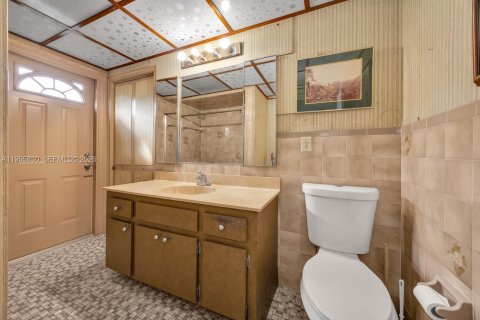 Commercial property in Miami, Florida 197.51 sq.m. № 2009832 - photo 13