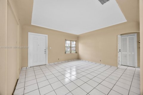 Commercial property in Miami, Florida 197.51 sq.m. № 2009832 - photo 15
