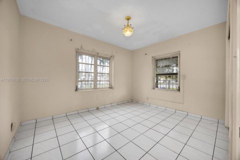 Commercial property in Miami, Florida 197.51 sq.m. № 2009832 - photo 10