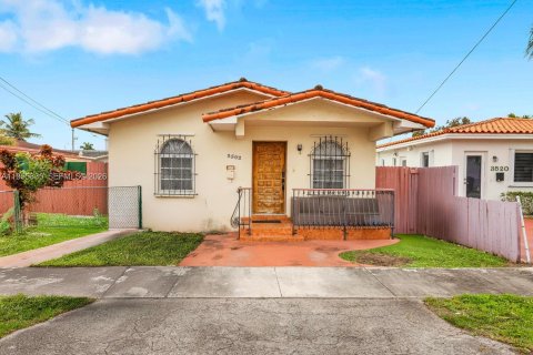 Commercial property in Miami, Florida 197.51 sq.m. № 2009832 - photo 6