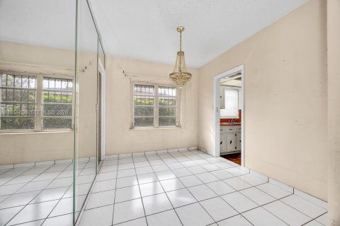 Commercial property in Miami, Florida 197.51 sq.m. № 2009832 - photo 9