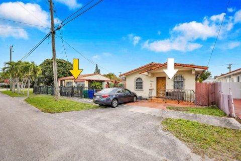 Commercial property in Miami, Florida 197.51 sq.m. № 2009832 - photo 16