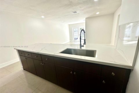 Adosado en venta en Miami Gardens, Florida, 3 dormitorios, 107.02 m2 № 1871982 - foto 10