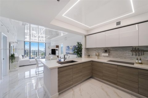 Купить кондоминиум в Санни-Айлс-Бич, Флорида 2 спальни, 141.58м2, № 2055151 - фото 12