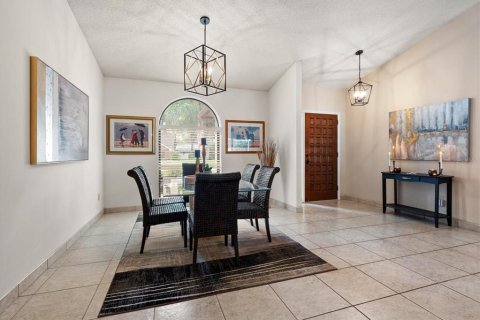House in Valrico, Florida 4 bedrooms, 273.97 sq.m. № 2428912 - photo 8