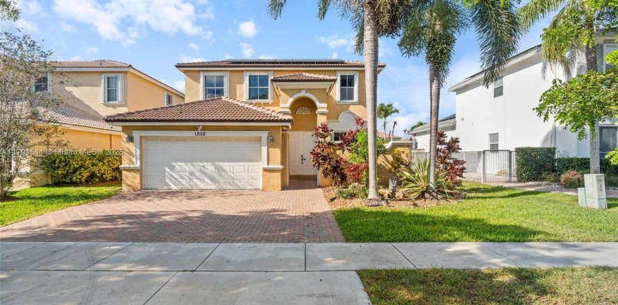 Casa en Miramar, Florida 4 dormitorios, 216.09 m2 № 1934783