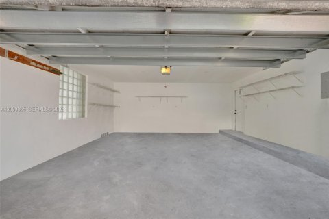 House in Plantation, Florida 3 bedrooms, 144.74 sq.m. № 2401281 - photo 7
