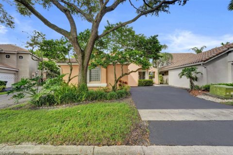 House in Plantation, Florida 3 bedrooms, 144.74 sq.m. № 2401281 - photo 2