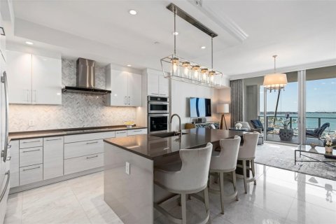 Condo in Sarasota, Florida, 2 bedrooms  № 1638174 - photo 13